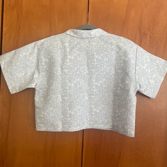 Cropped Puma button down fun print NWOT - Picture 2 of 4